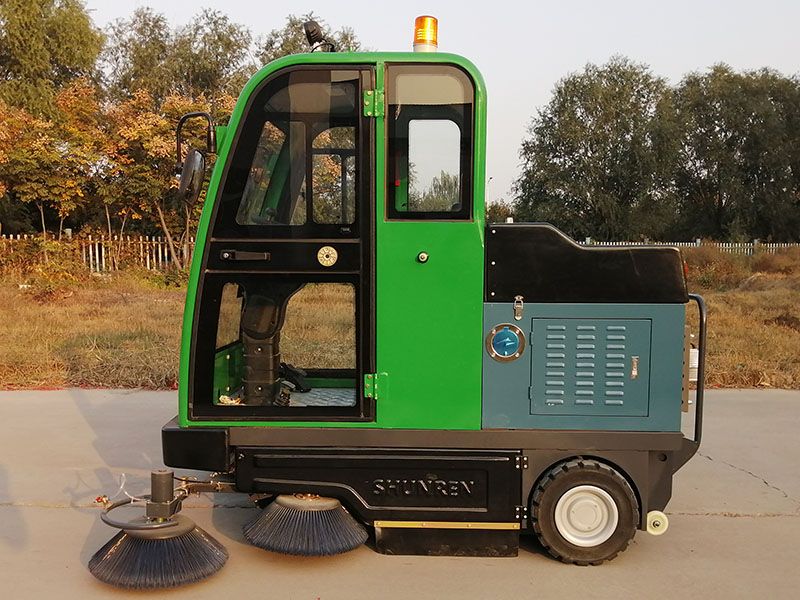 高端電動(dòng)掃地車(chē)