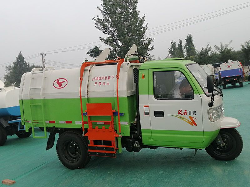 時(shí)風(fēng)垃圾車