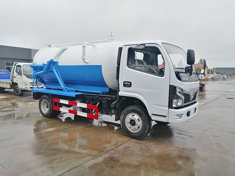 東風(fēng)藍(lán)牌吸污車(chē)