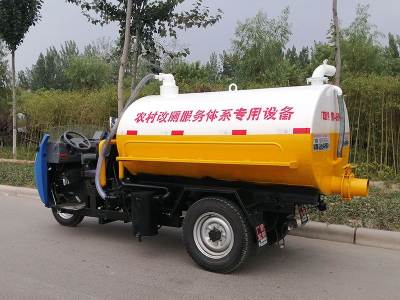 五征三立方吸糞車